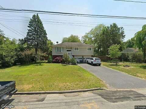 Locust, BAY SHORE, NY 11706
