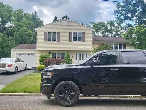 Elm Court, Middletown, NJ 07748