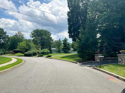 S Constitution Dr, TAPPAN, NY 10983