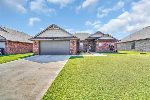 208 NW Sandstone Ave, Cache, OK 73527