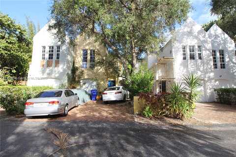 Paola, MIAMI, FL 33133