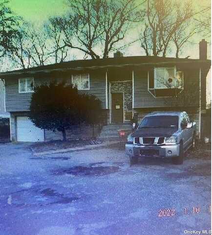 Broadway, Amityville, NY 11701