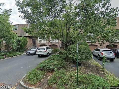 Oaks, NORTH BRUNSWICK, NJ 08902