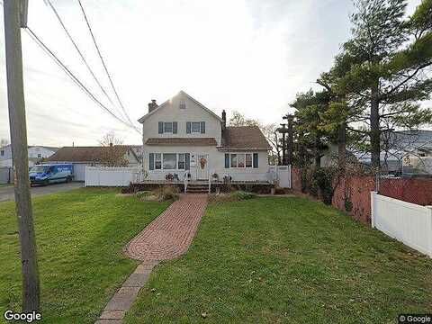 6Th, LINDENHURST, NY 11757