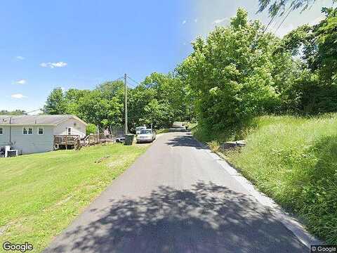 B St, ABINGDON, VA 24210