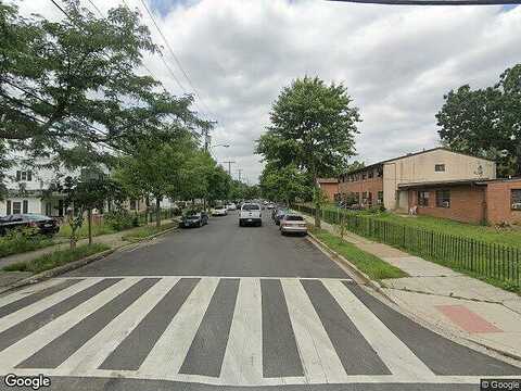 Douglas St Ne, WASHINGTON, DC 20019