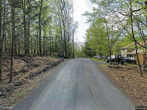 Hummingbird Ln, HAWLEY, PA 18428