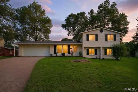 3230 Venus Lane, Maryland Heights, MO 63043