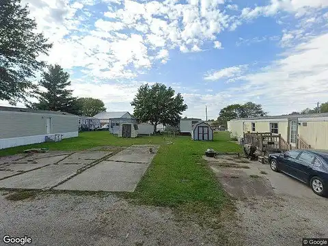 W Monroe St #C3, Monticello, IL 61856