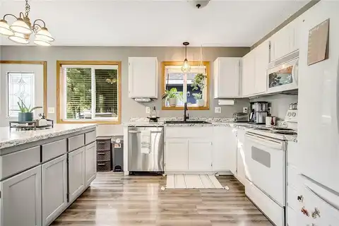 Circle, BRAHAM, MN 55006