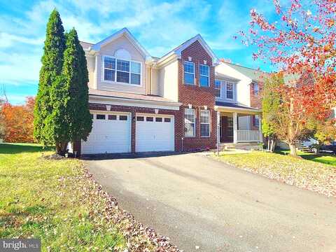 Katie, TRIANGLE, VA 22172