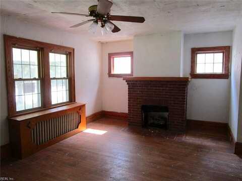 Pear, NEWPORT NEWS, VA 23607
