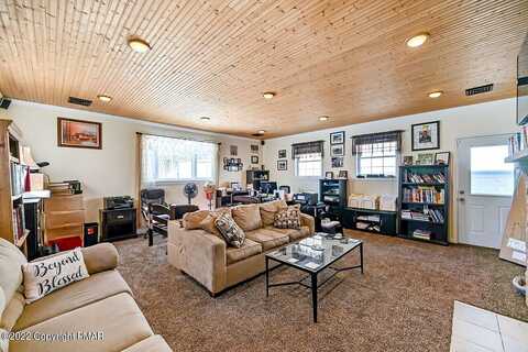 East, CRESCO, PA 18326