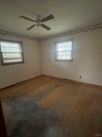Crestview, RUSTBURG, VA 24588