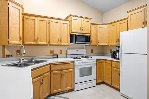 Cavell, MINNEAPOLIS, MN 55428