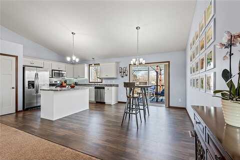 Queens, ELK RIVER, MN 55330
