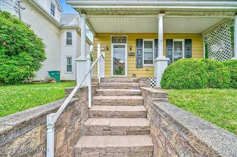 Sarah, STROUDSBURG, PA 18360
