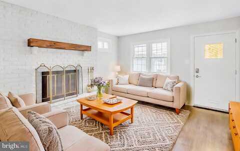 Arnaud, GLENSIDE, PA 19038