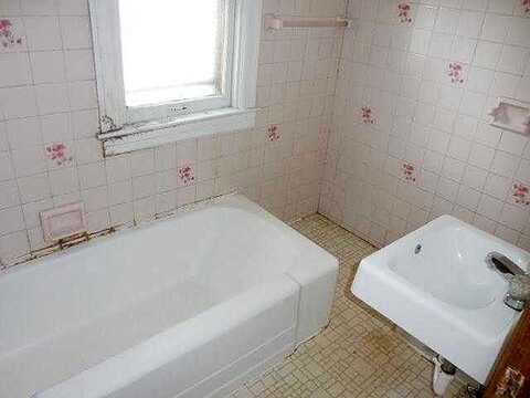 Burrell, MILWAUKEE, WI 53207