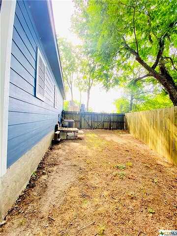 Cedar, LULING, TX 78648
