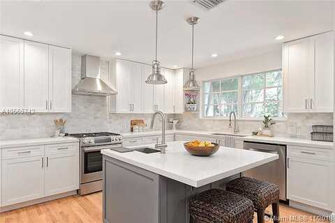 95Th, MIAMI SHORES, FL 33138