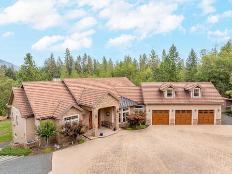 Falcon Crest, MERLIN, OR 97532