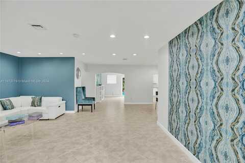 174Th, NORTH MIAMI BEACH, FL 33162