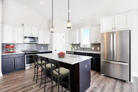 38Th, LAKE ELMO, MN 55042