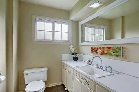 Belfair, BELLEVUE, WA 98004