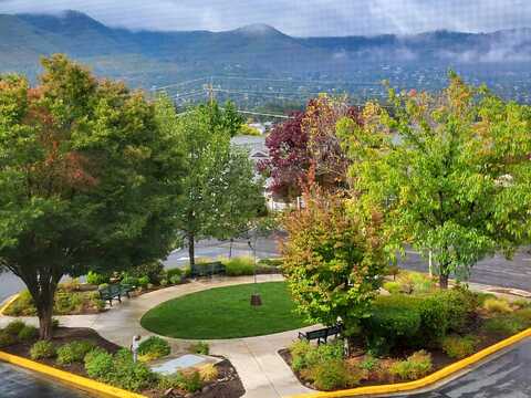 Golden Aspen, ASHLAND, OR 97520