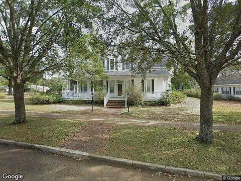Circle, DEFUNIAK SPRINGS, FL 32435