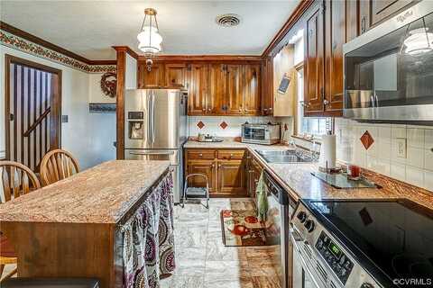 Tammy, MECHANICSVILLE, VA 23111