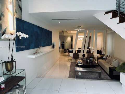 8286 NW 33rd Ter, Doral, FL 33122