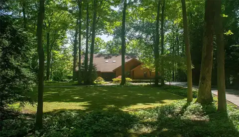 Laurelwood, ERIE, PA 16506