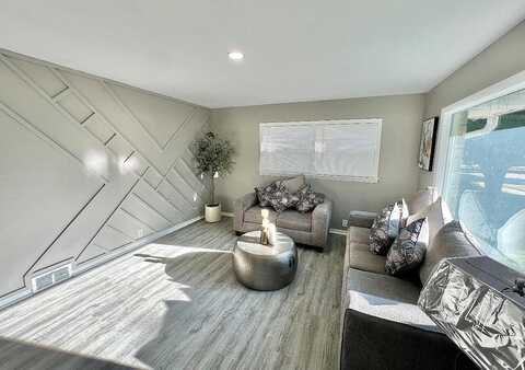 79Th, MILWAUKEE, WI 53218