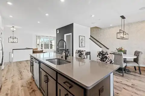 Gateway, SAINT PAUL, MN 55109