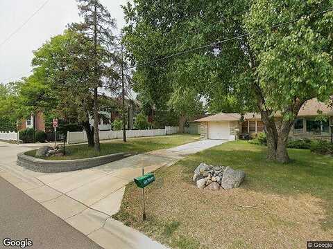 Regency, HOPKINS, MN 55343