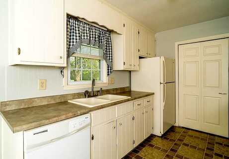 11Th, GROTTOES, VA 24441