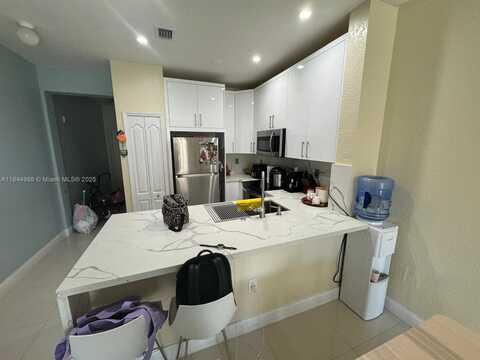 17620 NW 73rd Ave, Hialeah, FL 33015