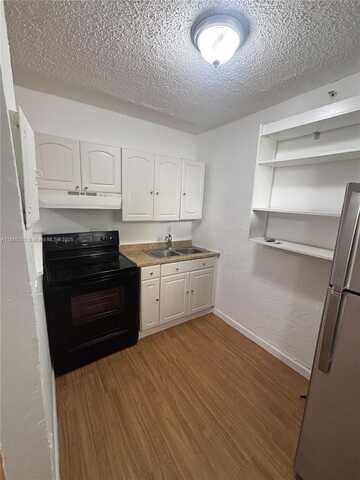 542 NW 8th, Miami, FL 33136