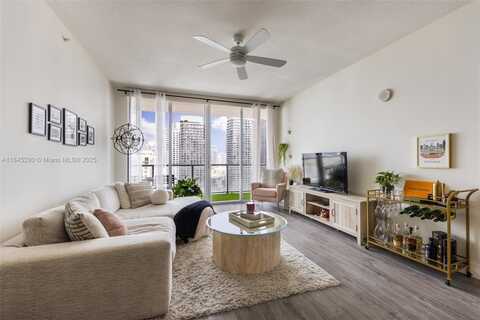 1111 SW 1st Ave, Miami, FL 33130