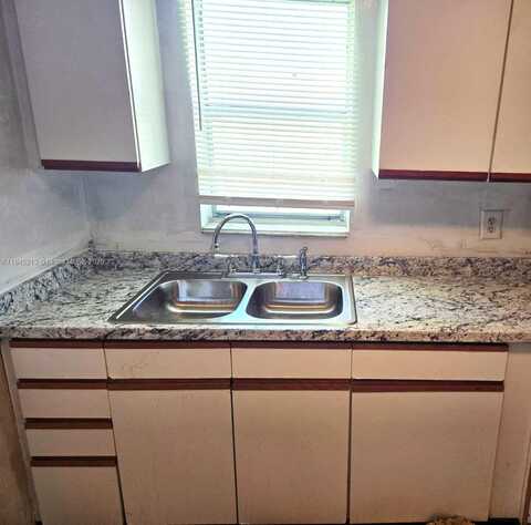 4160 NW 21st St, Lauderhill, FL 33313