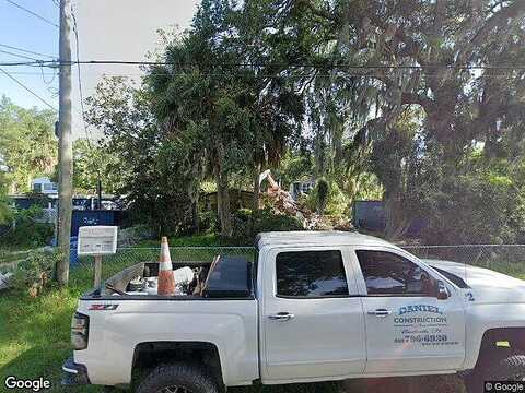 Circle, WEEKI WACHEE, FL 34607