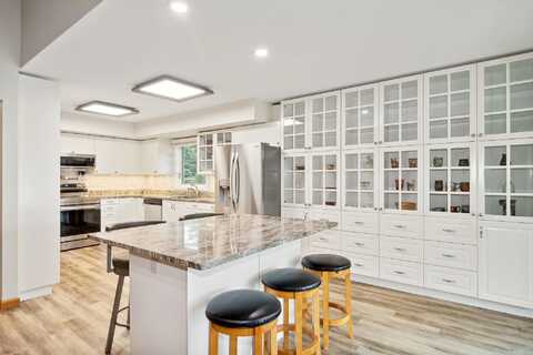 Victoria, BURNSVILLE, MN 55337