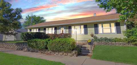 Locust, MILWAUKEE, WI 53222