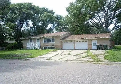 10Th, HUTCHINSON, MN 55350