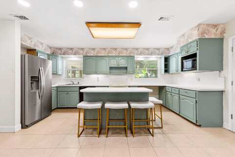 Priscilla, FORT WALTON BEACH, FL 32547