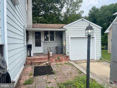 Moon, LEVITTOWN, PA 19054