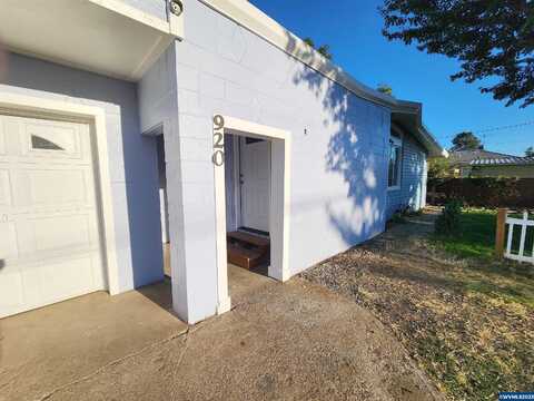 Carol, WOODBURN, OR 97071