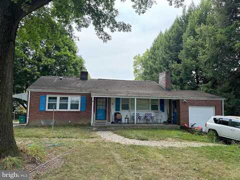 Holly Dr, Lancaster, PA 17603